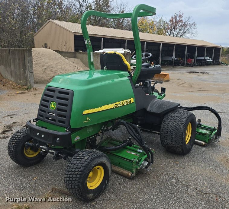 image for item EK2368 2013 John Deere 7700 Precision Cut reel mower