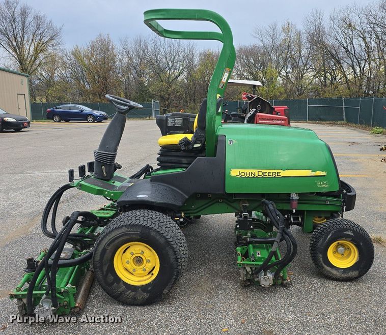 image for item EK2368 2013 John Deere 7700 Precision Cut reel mower