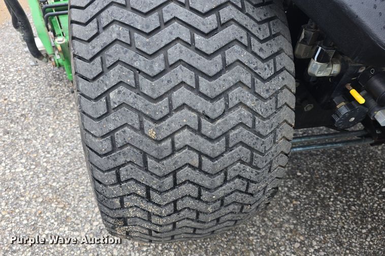 image for item EK2368 2013 John Deere 7700 Precision Cut reel mower