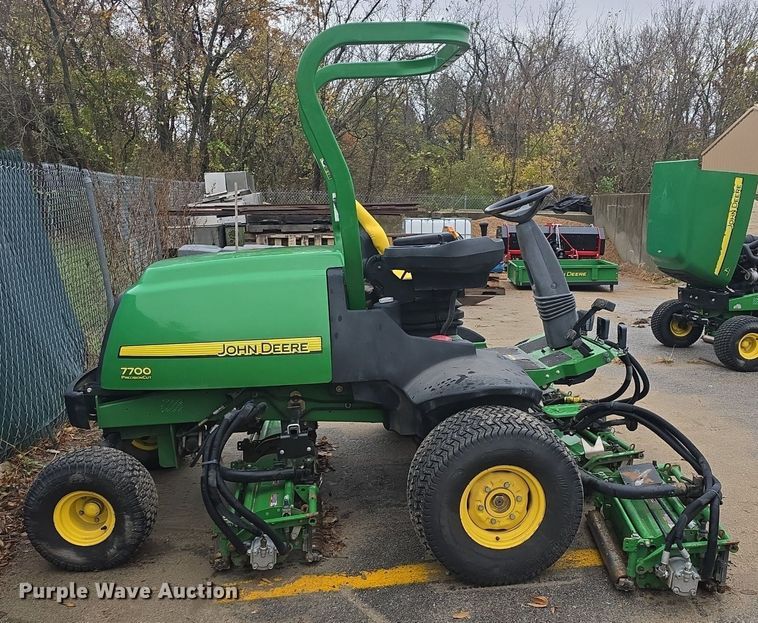 image for item EK2369 2013 John Deere 7700 Precision Cut reel mower