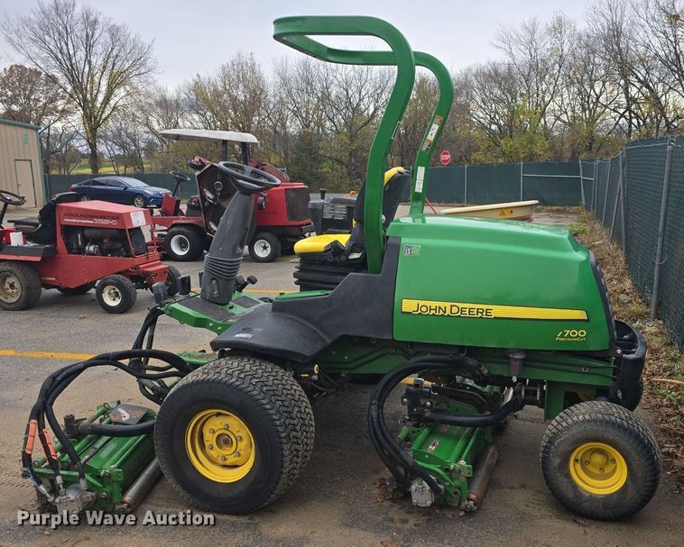 image for item EK2369 2013 John Deere 7700 Precision Cut reel mower