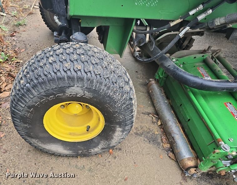 image for item EK2369 2013 John Deere 7700 Precision Cut reel mower