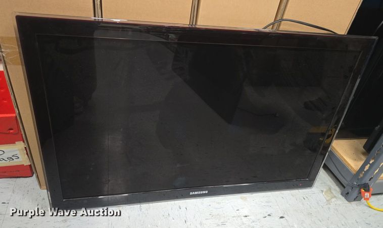 image for item EK2394 10 televisions