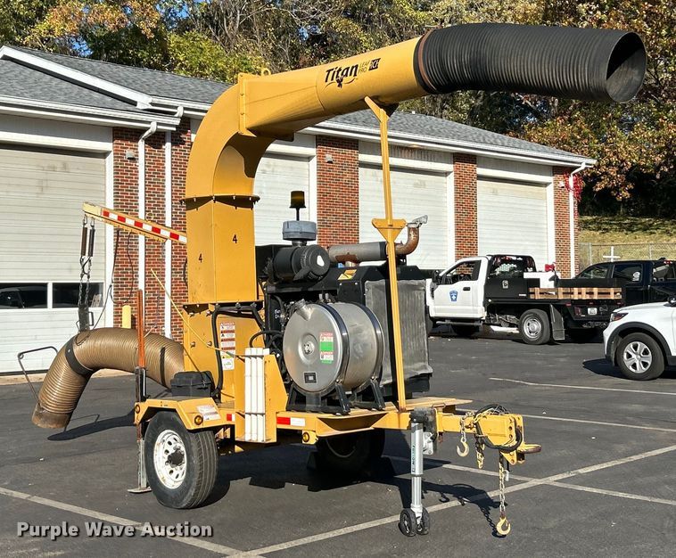 image for item EK3636 2013 Bonnell Titan Leaf Pro RCH leaf vacuum truck loader