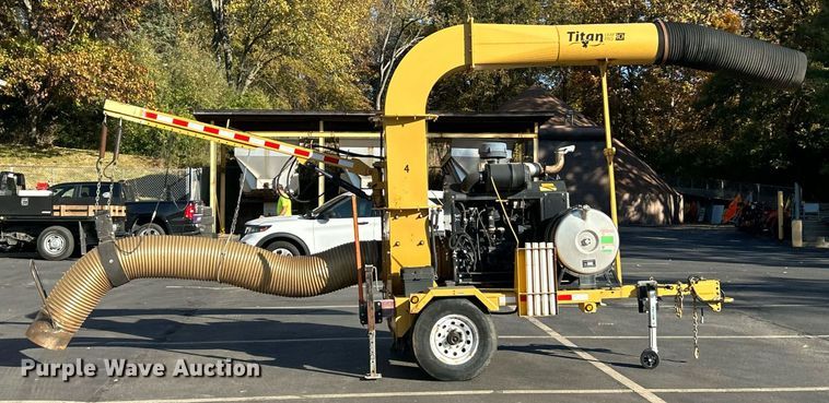 image for item EK3636 2013 Bonnell Titan Leaf Pro RCH leaf vacuum truck loader