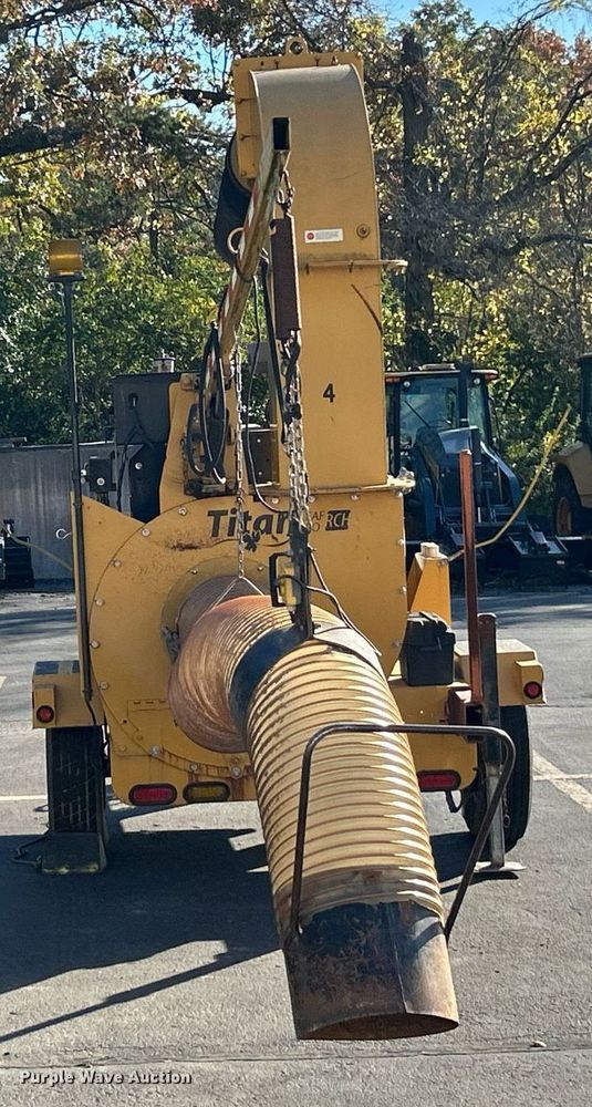 image for item EK3636 2013 Bonnell Titan Leaf Pro RCH leaf vacuum truck loader