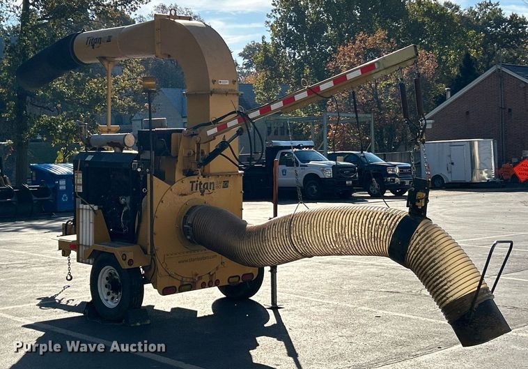 image for item EK3636 2013 Bonnell Titan Leaf Pro RCH leaf vacuum truck loader