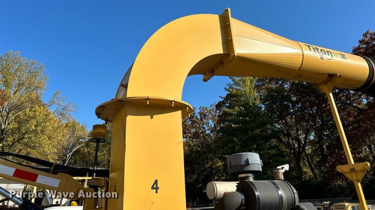 image for item EK3636 2013 Bonnell Titan Leaf Pro RCH leaf vacuum truck loader