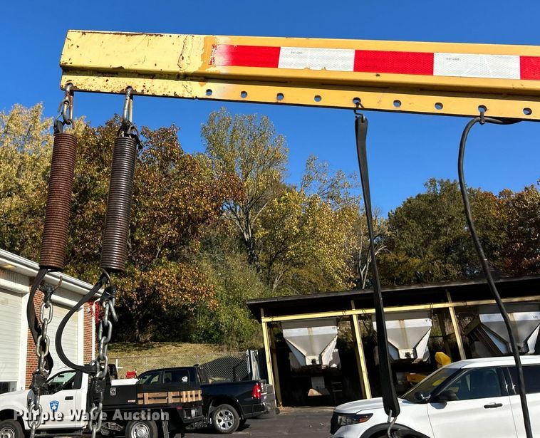 image for item EK3636 2013 Bonnell Titan Leaf Pro RCH leaf vacuum truck loader