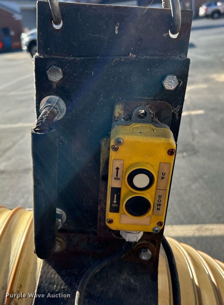 image for item EK3636 2013 Bonnell Titan Leaf Pro RCH leaf vacuum truck loader