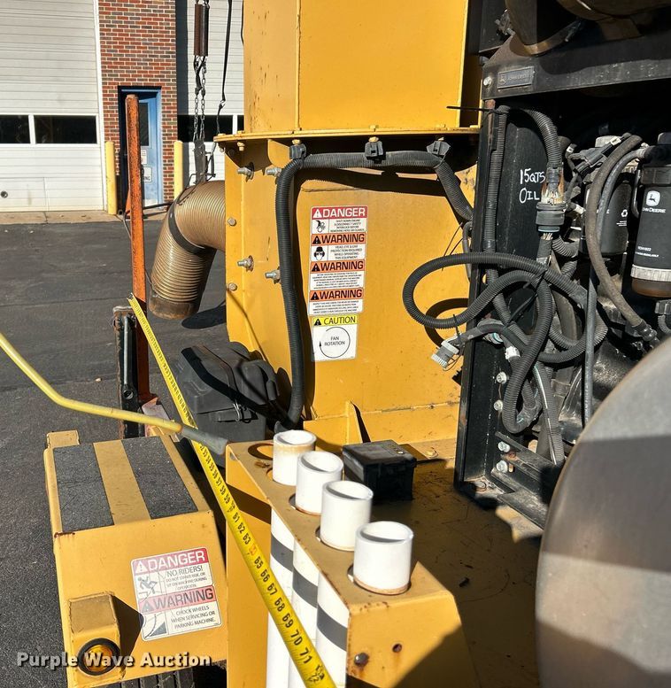 image for item EK3636 2013 Bonnell Titan Leaf Pro RCH leaf vacuum truck loader