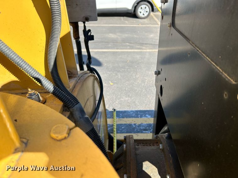 image for item EK3636 2013 Bonnell Titan Leaf Pro RCH leaf vacuum truck loader