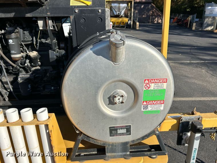 image for item EK3636 2013 Bonnell Titan Leaf Pro RCH leaf vacuum truck loader