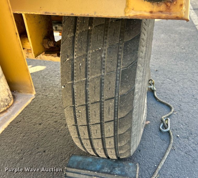 image for item EK3636 2013 Bonnell Titan Leaf Pro RCH leaf vacuum truck loader