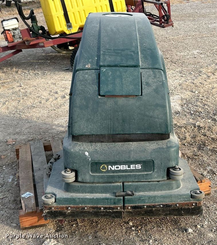 image for item EK3648 Speed Scrub 3301 floor scrubber