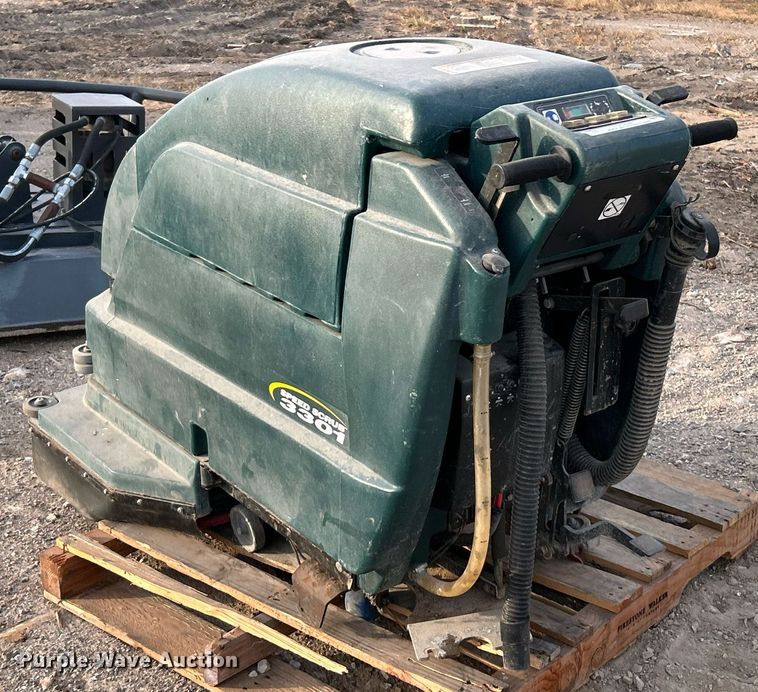 image for item EK3648 Speed Scrub 3301 floor scrubber