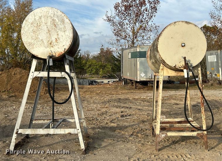 image for item EK3652 (2) fuel tanks