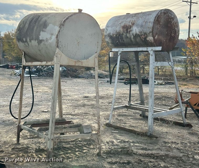 image for item EK3652 (2) fuel tanks