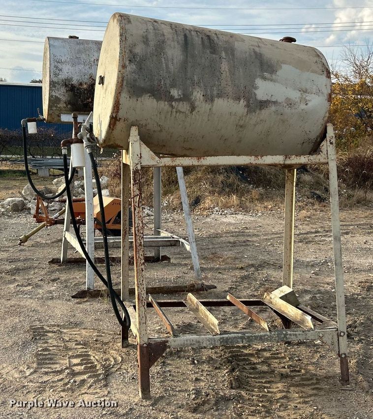 image for item EK3652 (2) fuel tanks