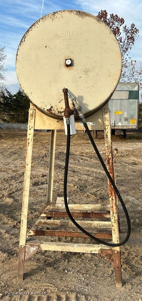 image for item EK3652 (2) fuel tanks