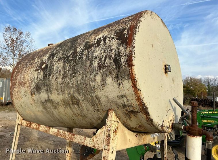 image for item EK3652 (2) fuel tanks