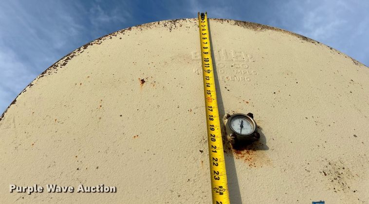 image for item EK3652 (2) fuel tanks