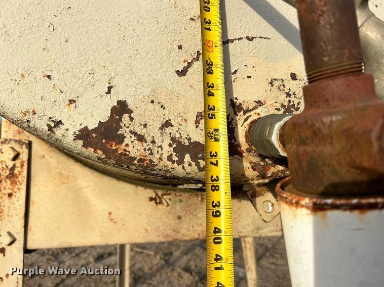 image for item EK3652 (2) fuel tanks