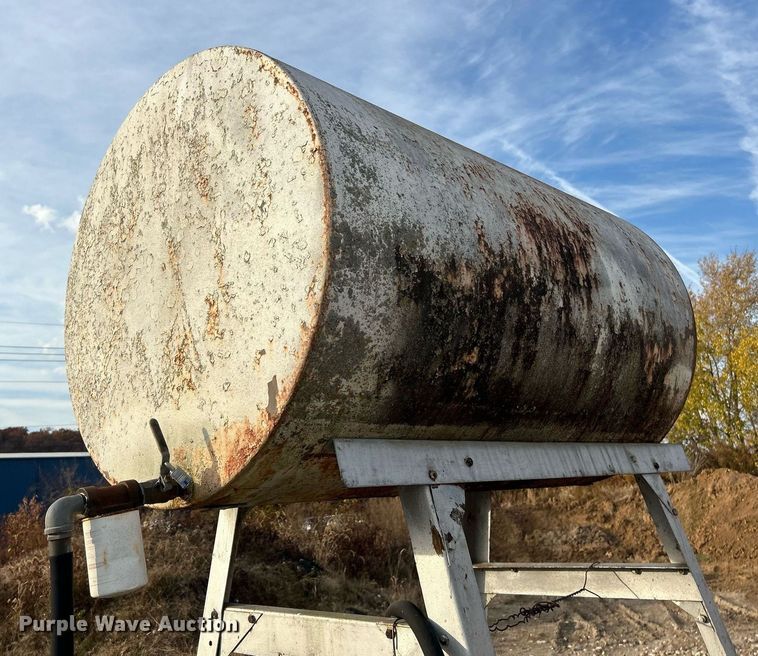 image for item EK3652 (2) fuel tanks