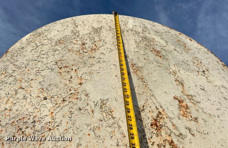 image for item EK3652 (2) fuel tanks