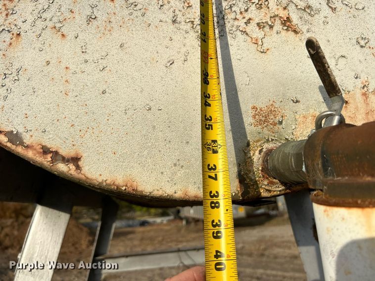 image for item EK3652 (2) fuel tanks