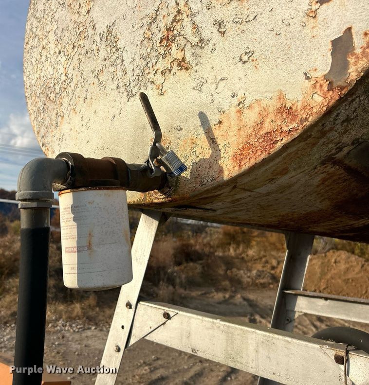 image for item EK3652 (2) fuel tanks