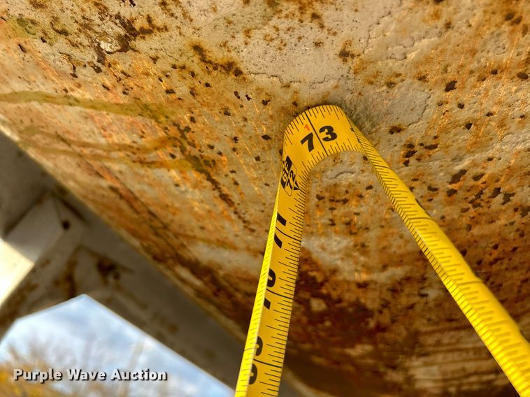 image for item EK3652 (2) fuel tanks