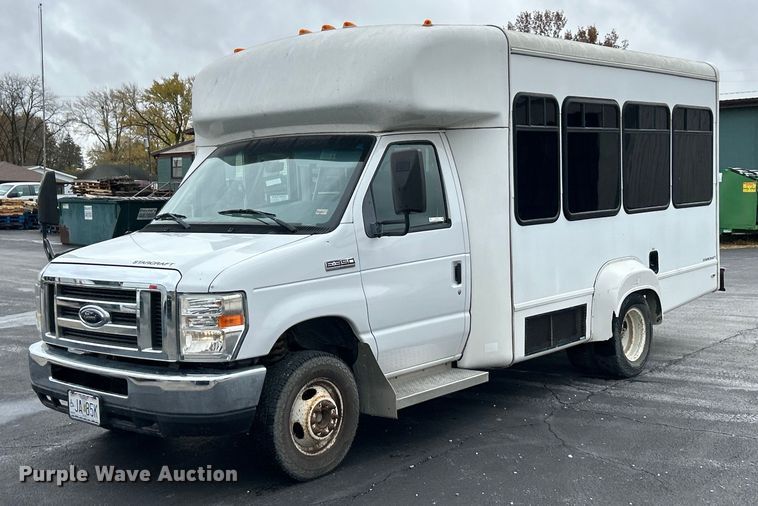image for item EK3677 2008 Ford E350 Super Duty shuttle bus