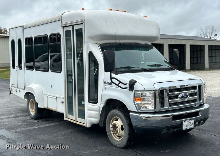 image for item EK3677 2008 Ford E350 Super Duty shuttle bus