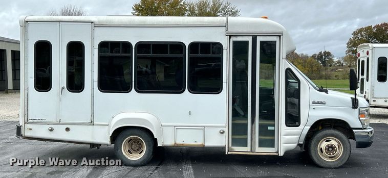 image for item EK3677 2008 Ford E350 Super Duty shuttle bus
