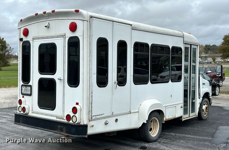image for item EK3677 2008 Ford E350 Super Duty shuttle bus