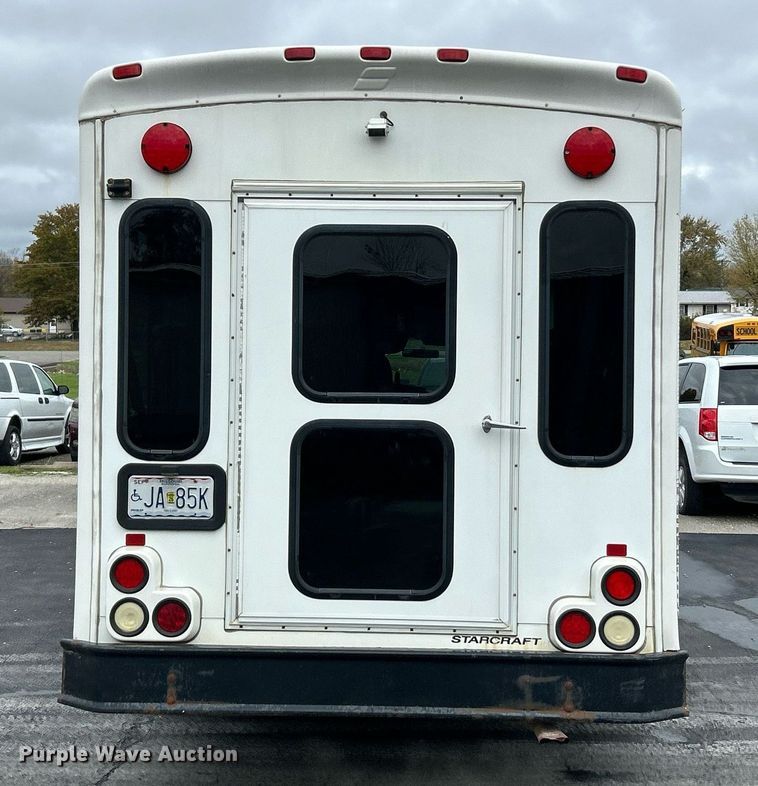 image for item EK3677 2008 Ford E350 Super Duty shuttle bus