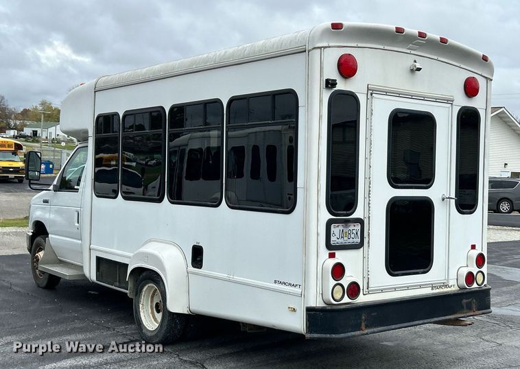 image for item EK3677 2008 Ford E350 Super Duty shuttle bus