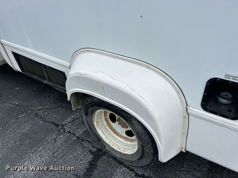 image for item EK3677 2008 Ford E350 Super Duty shuttle bus