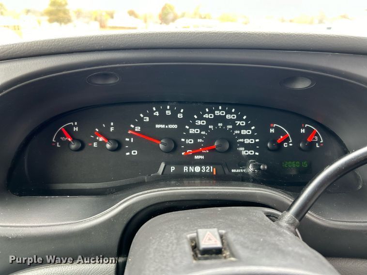 image for item EK3677 2008 Ford E350 Super Duty shuttle bus