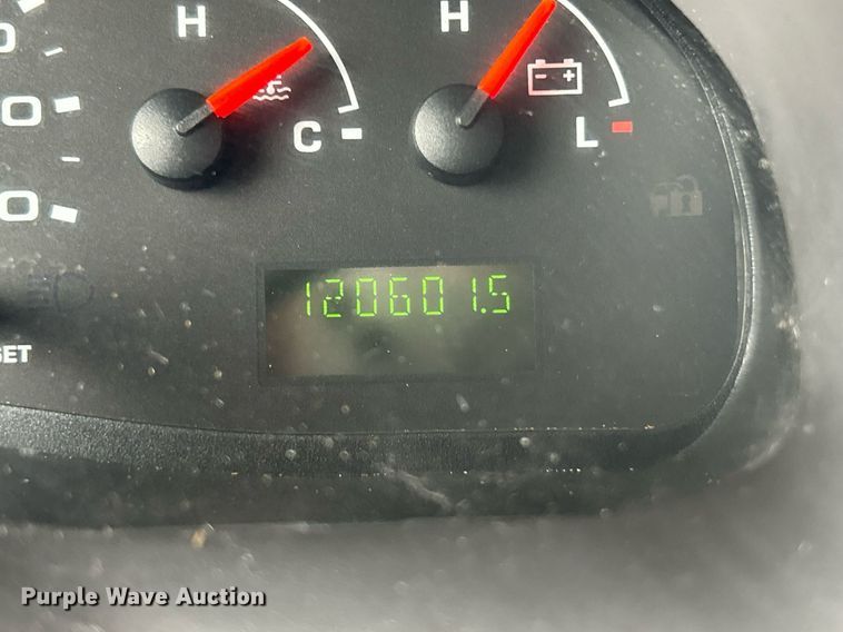 image for item EK3677 2008 Ford E350 Super Duty shuttle bus