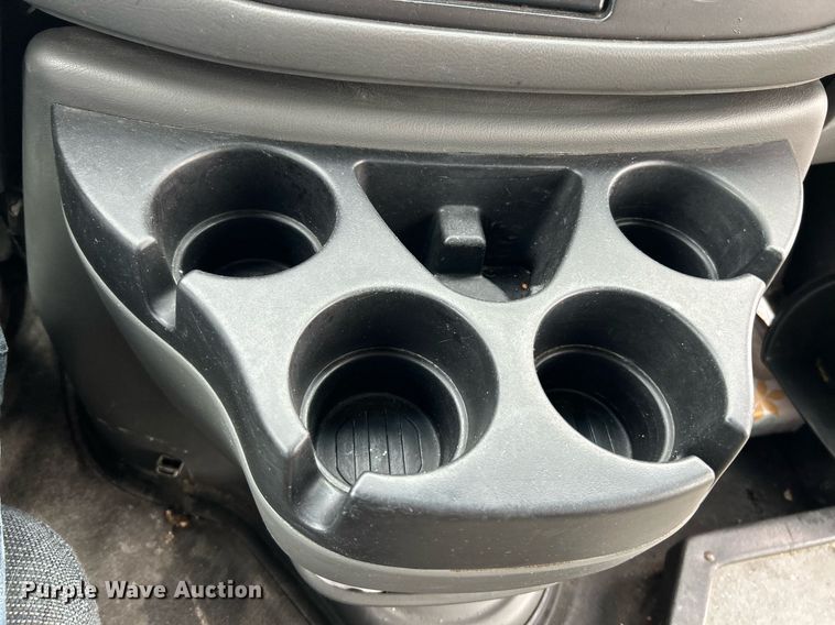 image for item EK3677 2008 Ford E350 Super Duty shuttle bus