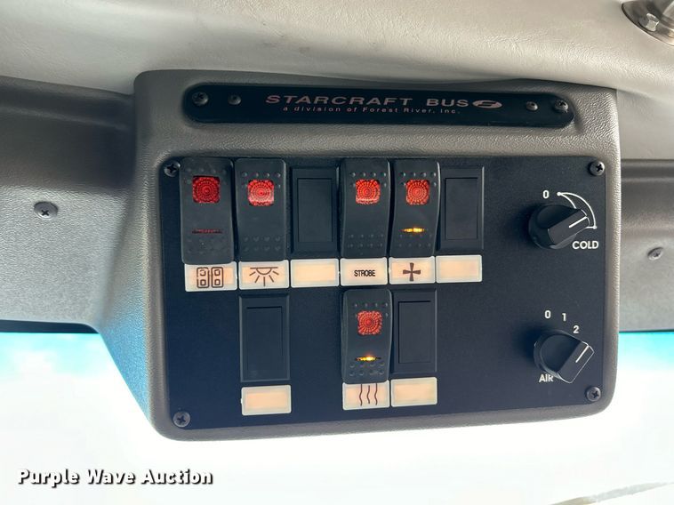 image for item EK3677 2008 Ford E350 Super Duty shuttle bus