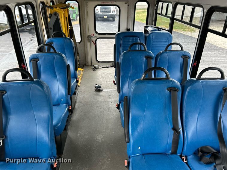 image for item EK3677 2008 Ford E350 Super Duty shuttle bus