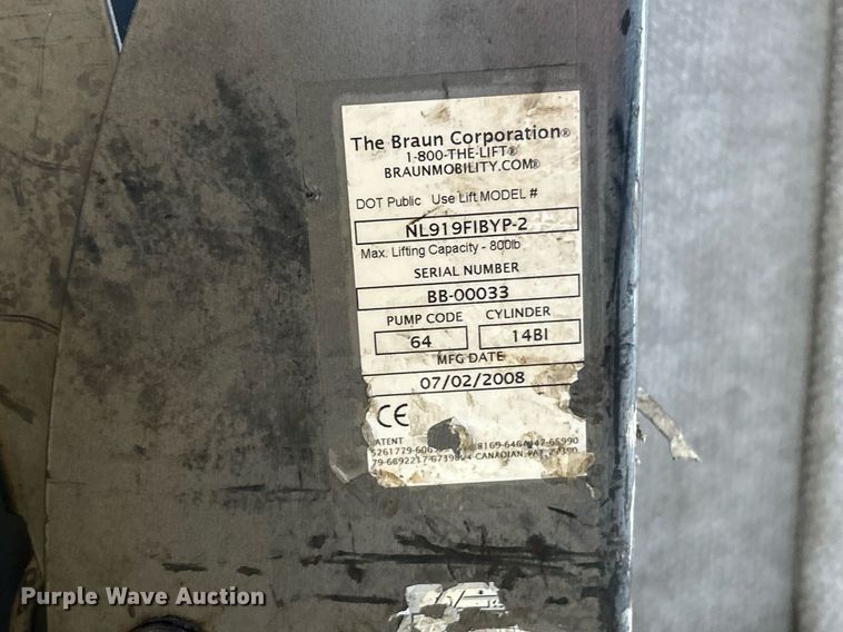 image for item EK3677 2008 Ford E350 Super Duty shuttle bus