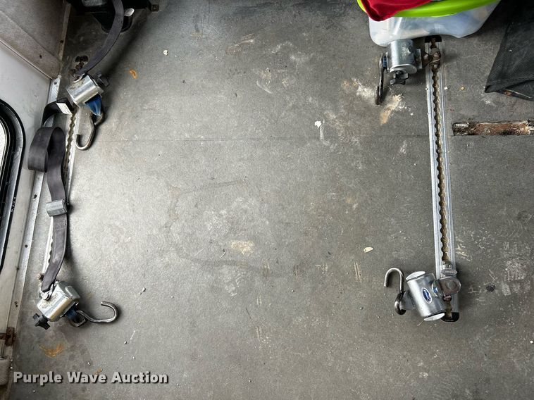 image for item EK3677 2008 Ford E350 Super Duty shuttle bus