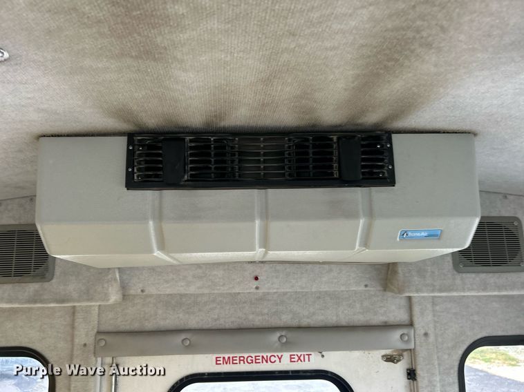 image for item EK3677 2008 Ford E350 Super Duty shuttle bus