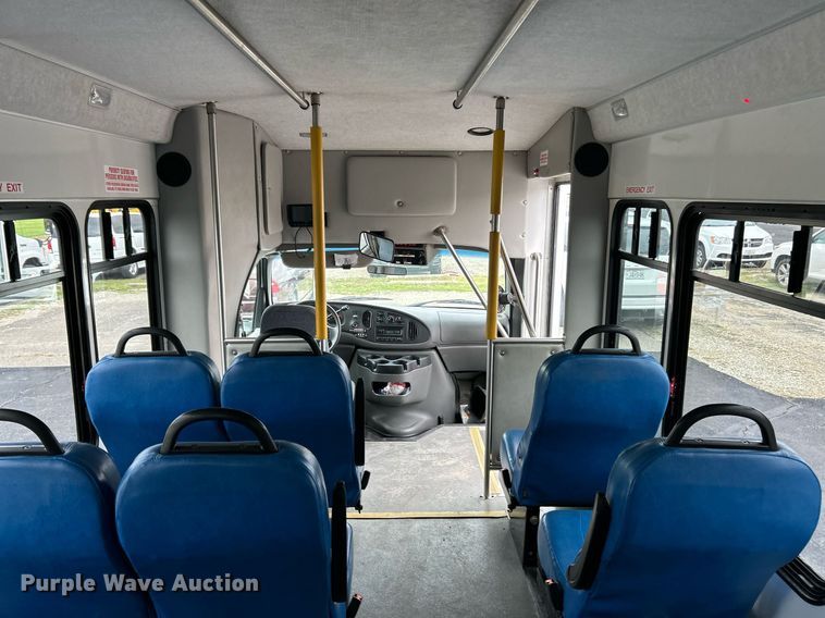 image for item EK3677 2008 Ford E350 Super Duty shuttle bus