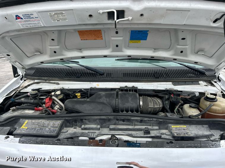 image for item EK3677 2008 Ford E350 Super Duty shuttle bus