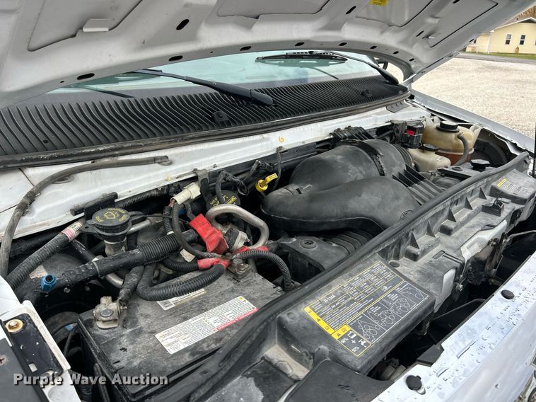 image for item EK3677 2008 Ford E350 Super Duty shuttle bus